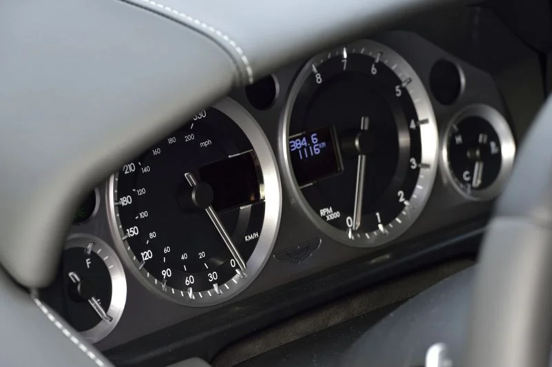 Aston Martin DB9 6.0 V12 (517 Hp) Automatic2012 - 2015 thumbnail 4