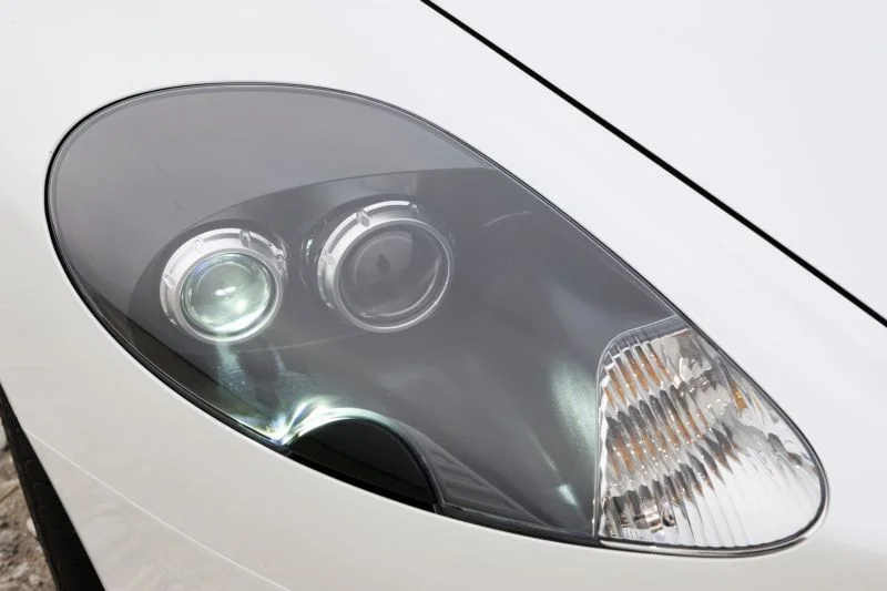 Aston Martin DB9 6.0 i V12 48V (456 Hp)2004 - 2012 thumbnail 17
