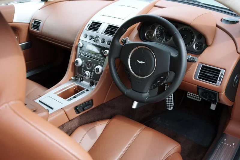 Aston Martin DB9 6.0 i V12 48V (456 Hp)2004 - 2012 thumbnail 3