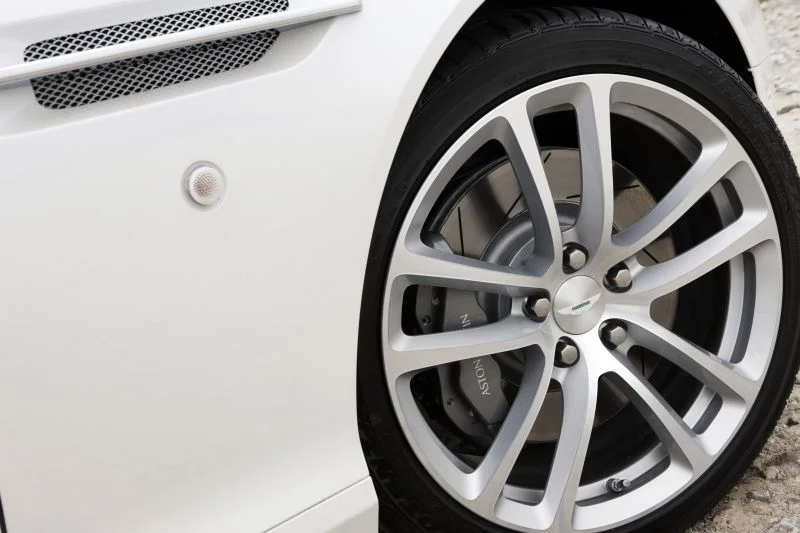 Aston Martin DB9 6.0 i V12 48V (456 Hp)2004 - 2012 thumbnail 4