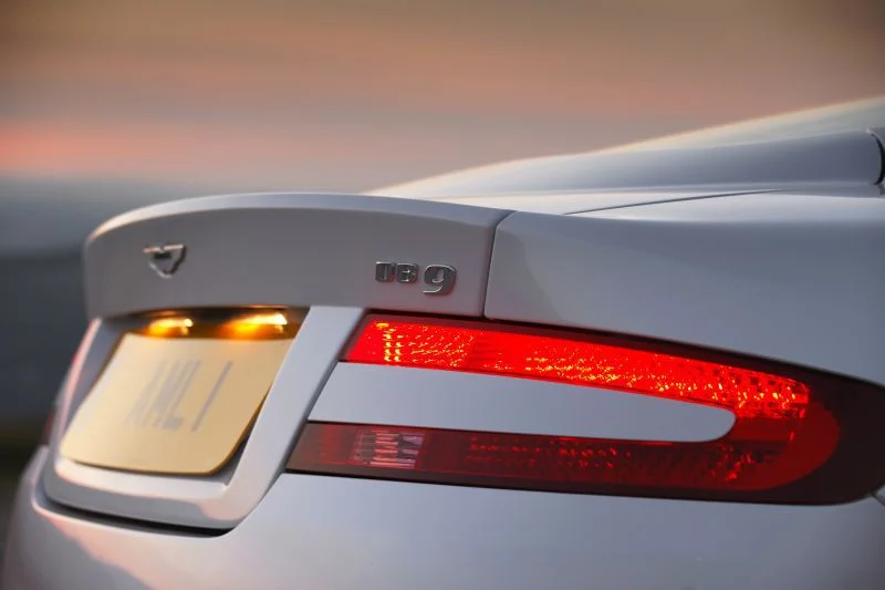 Aston Martin DB9 6.0 i V12 48V (456 Hp)2004 - 2012 thumbnail 5
