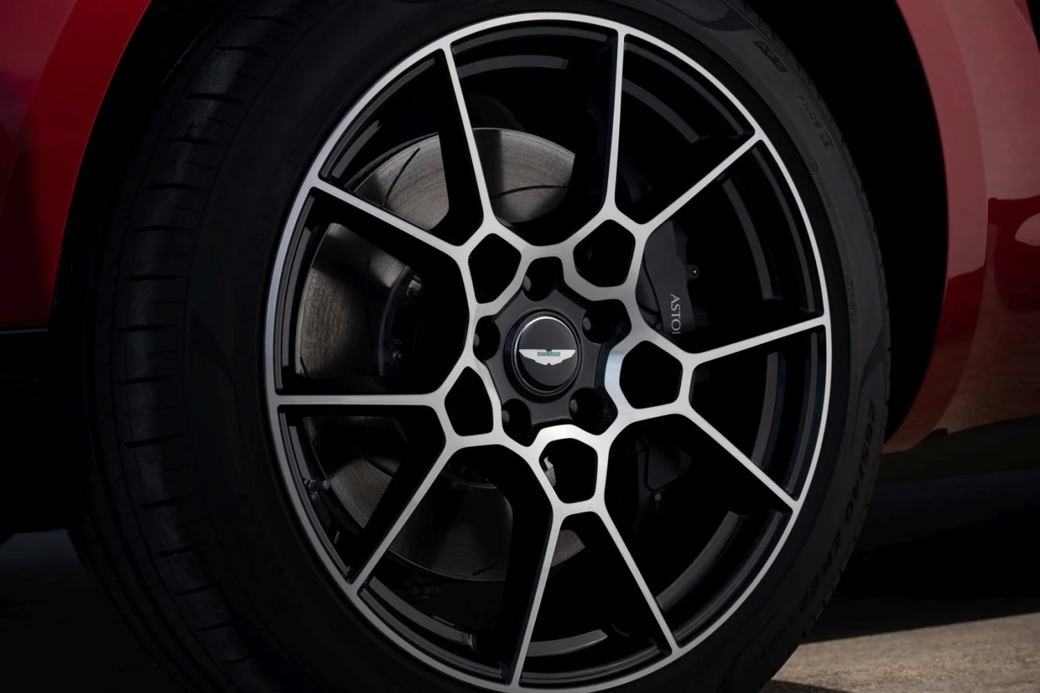 Aston Martin DBX 4.0 V8 (550 Hp) AWD Automatic2020 - 2024 thumbnail 6