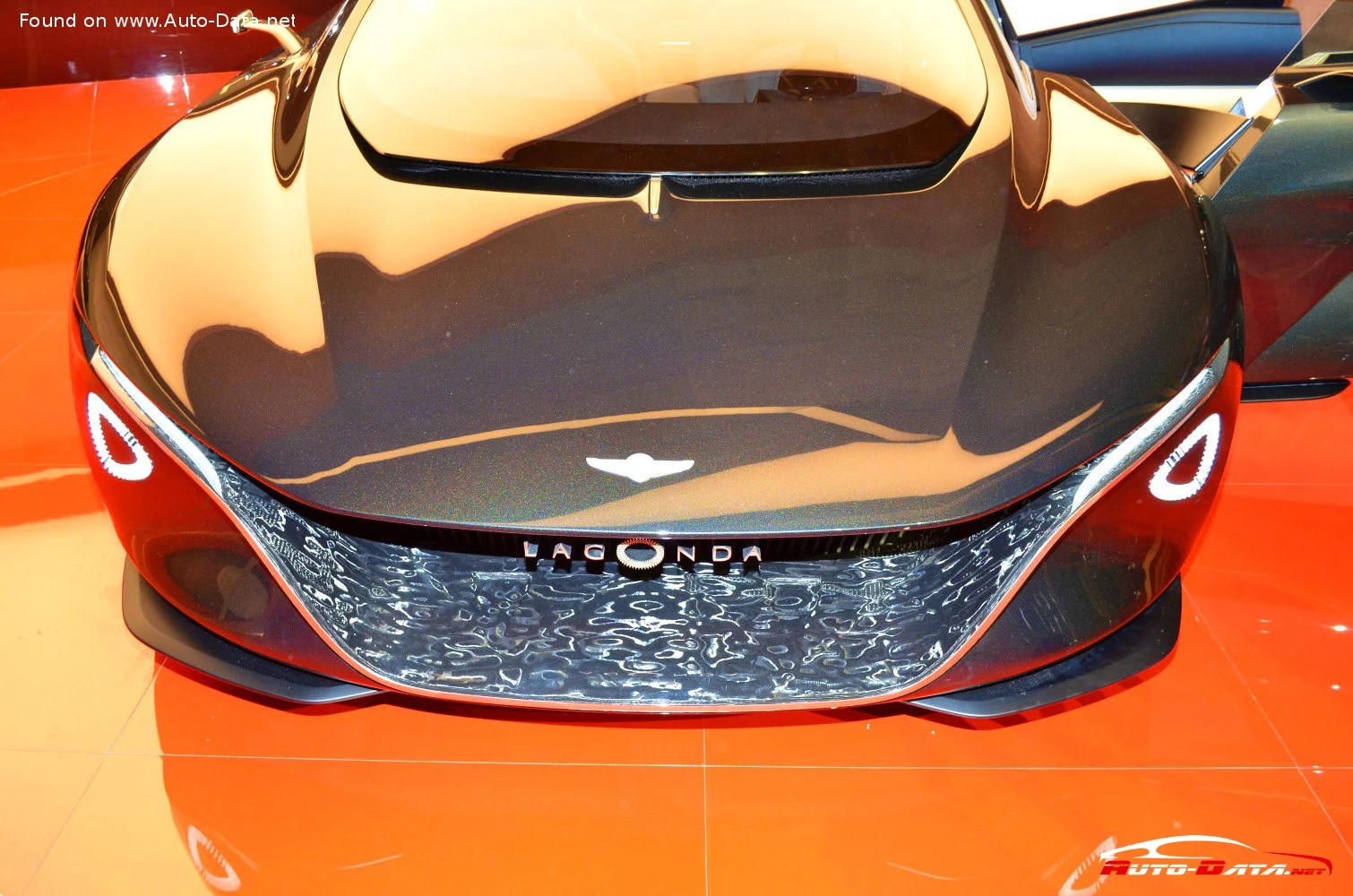 Aston Martin Lagonda Aston Martin Lagonda Vision Concept thumbnail 2