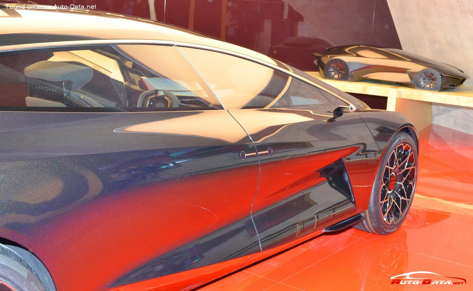 Aston Martin Lagonda Aston Martin Lagonda Vision Concept thumbnail 11