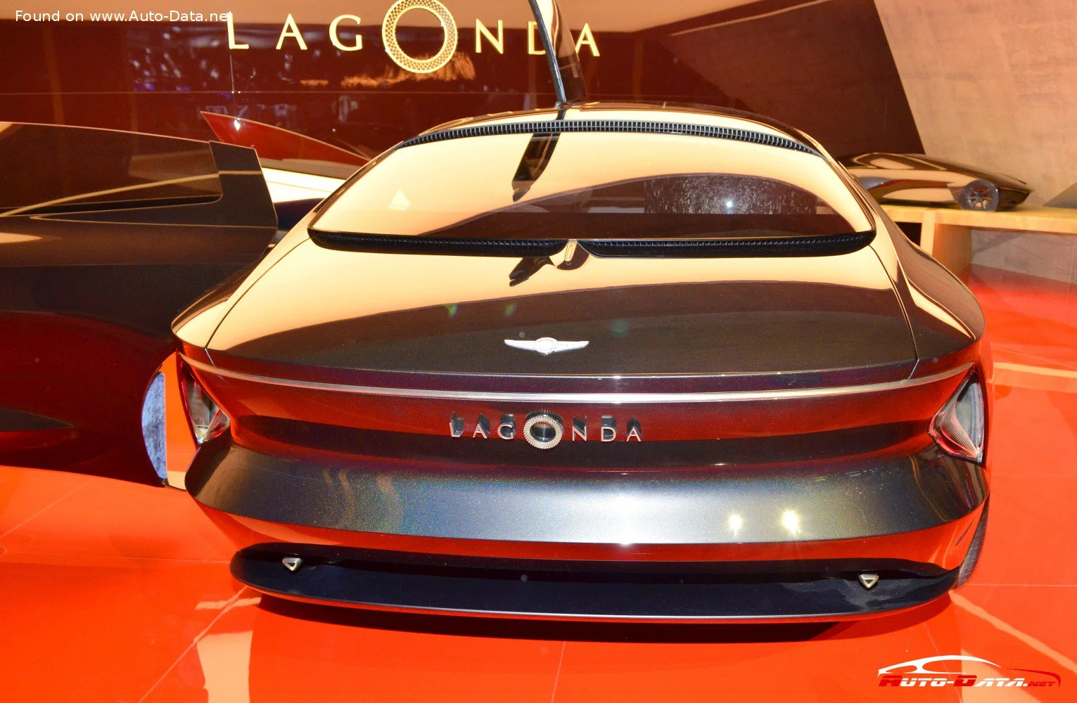 Aston Martin Lagonda Aston Martin Lagonda Vision Concept thumbnail 12