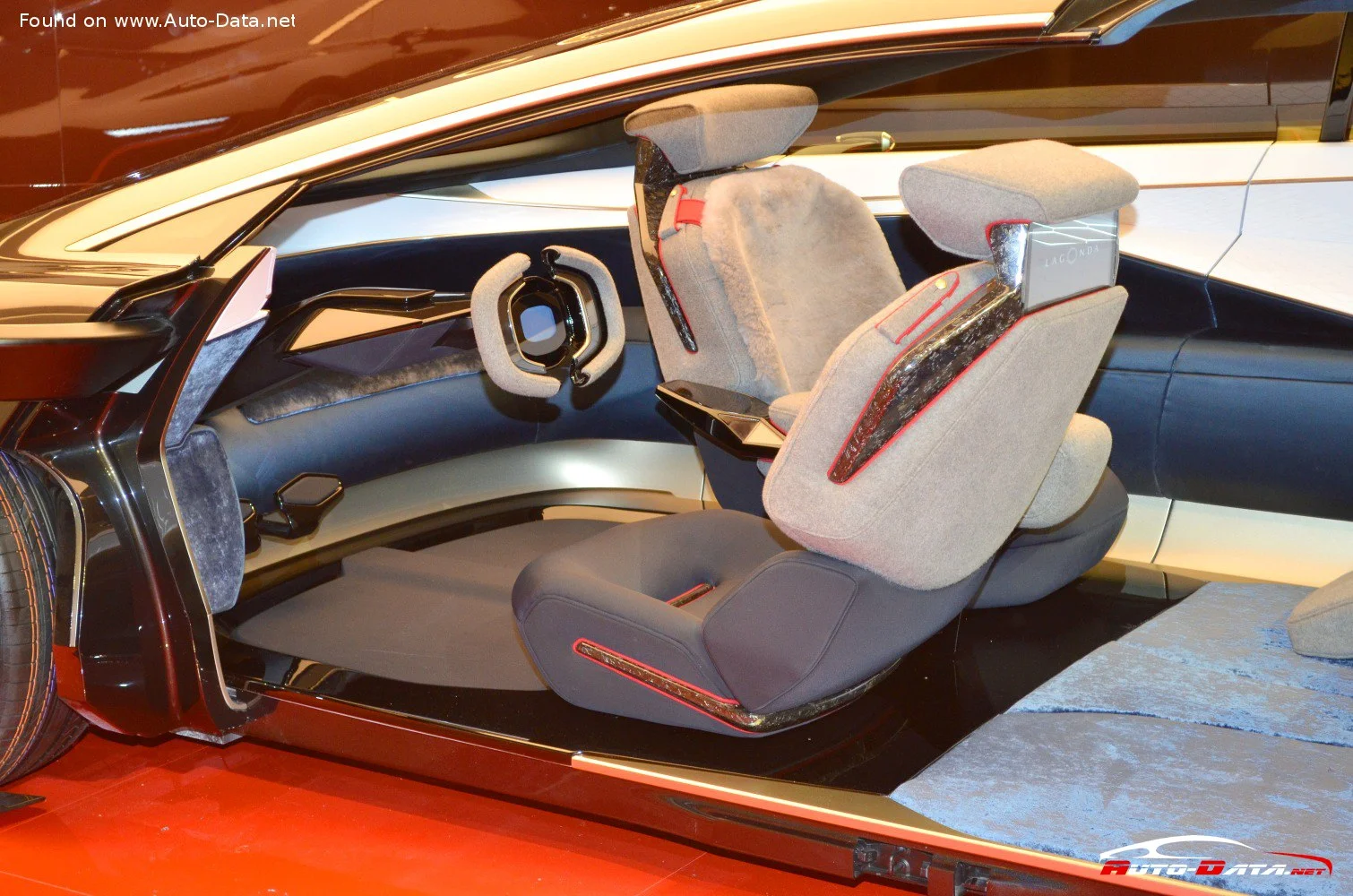 Aston Martin Lagonda Aston Martin Lagonda Vision Concept thumbnail 15
