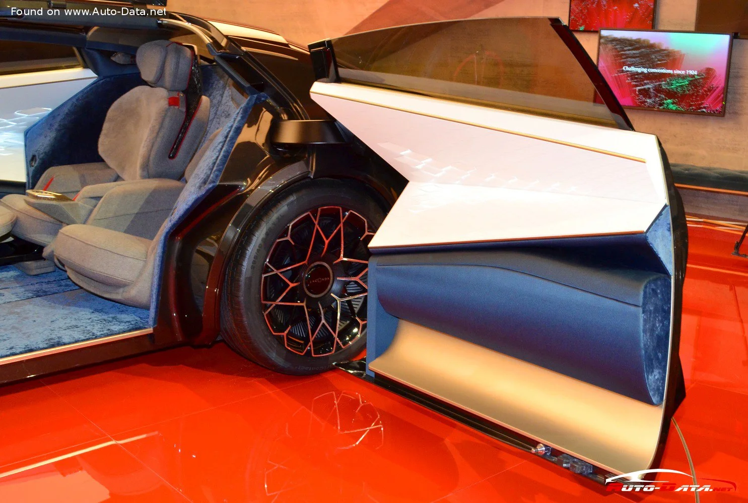 Aston Martin Lagonda Aston Martin Lagonda Vision Concept thumbnail 16