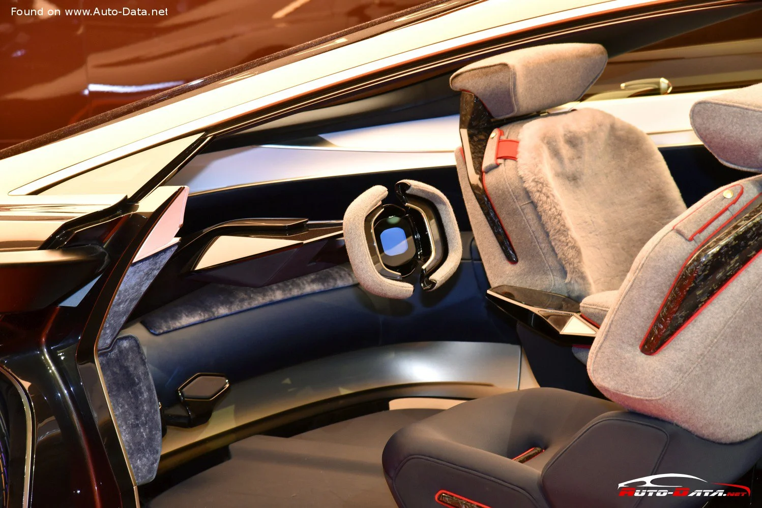 Aston Martin Lagonda Aston Martin Lagonda Vision Concept thumbnail 3