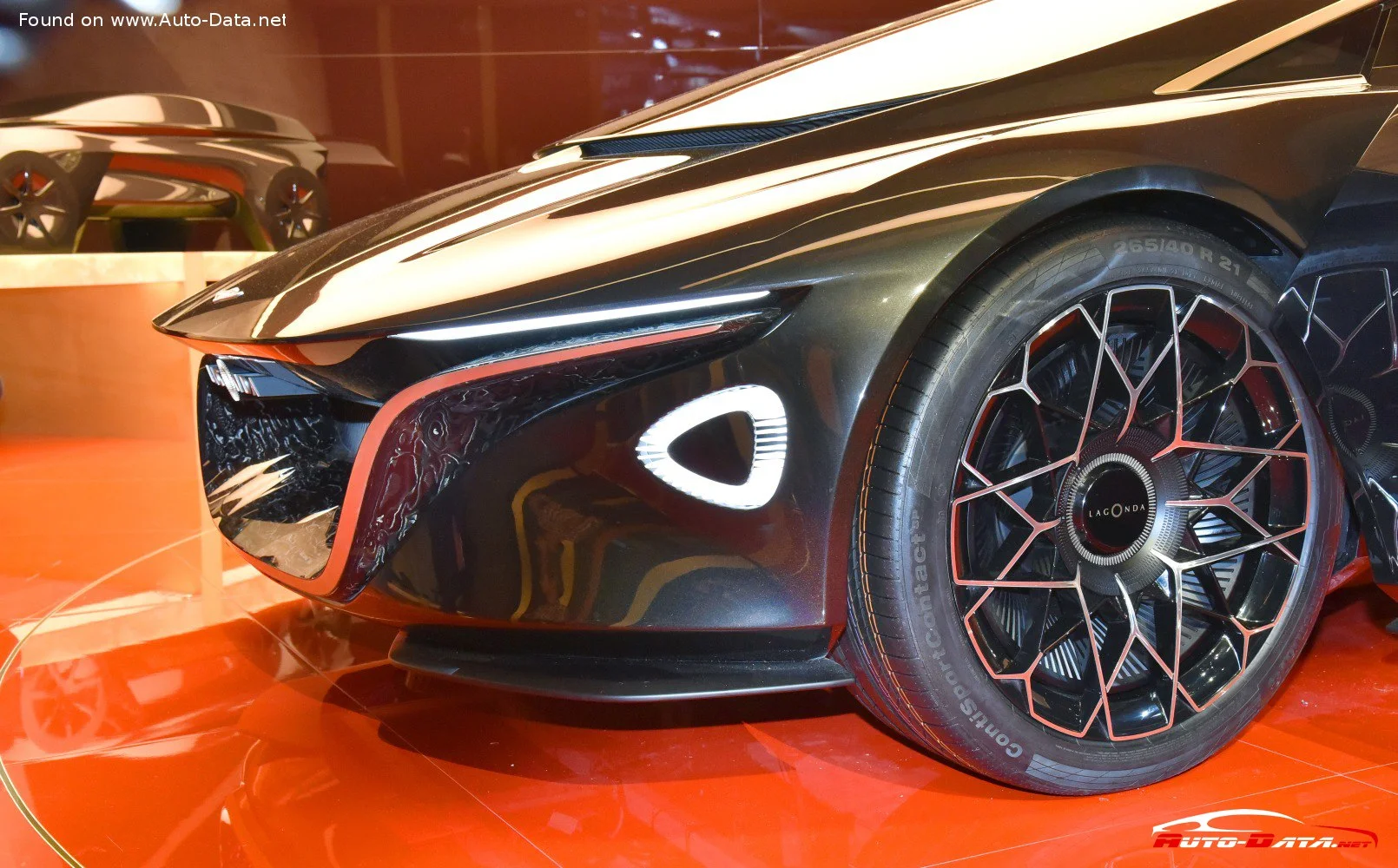 Aston Martin Lagonda Aston Martin Lagonda Vision Concept thumbnail 5