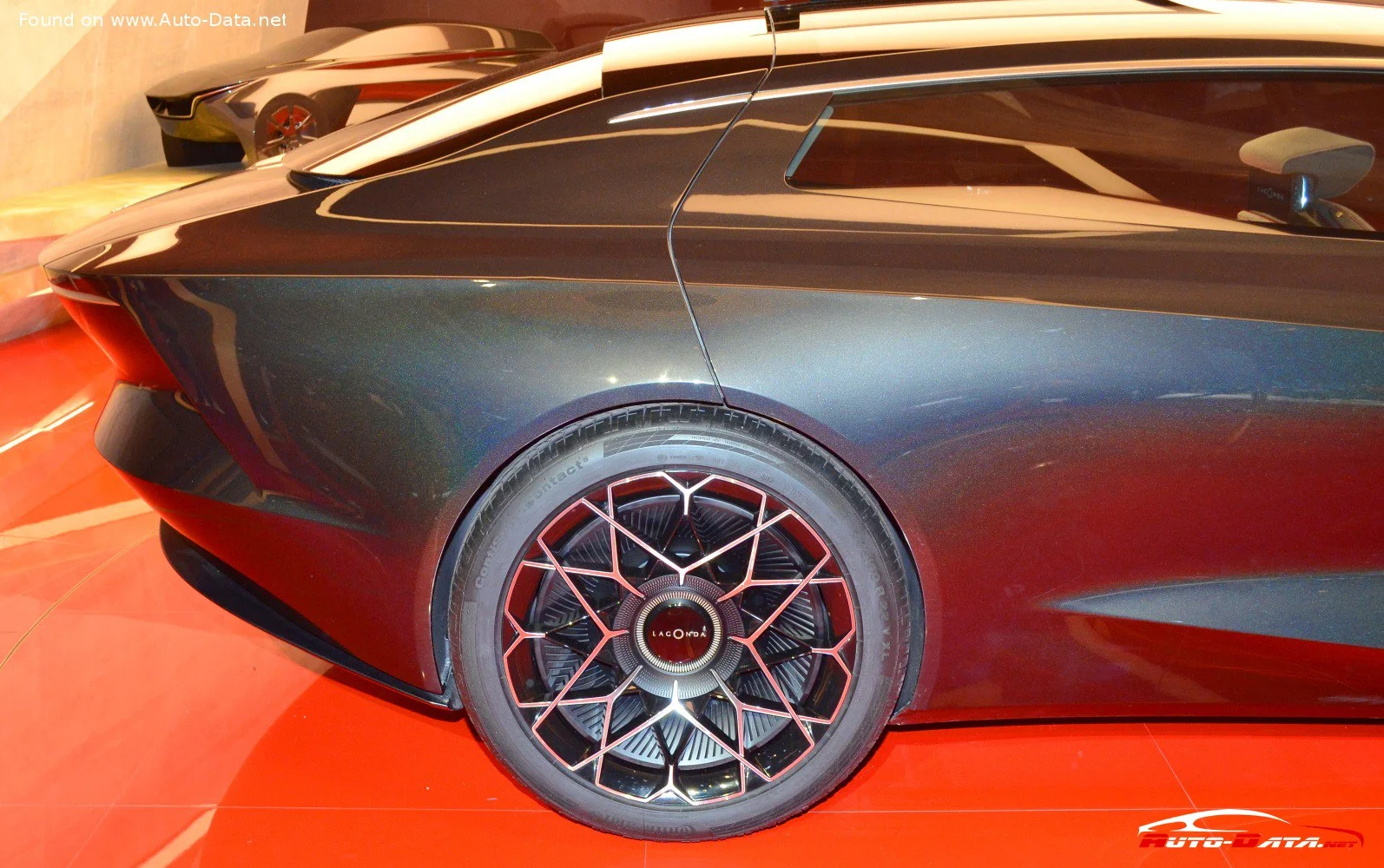 Aston Martin Lagonda Aston Martin Lagonda Vision Concept thumbnail 10