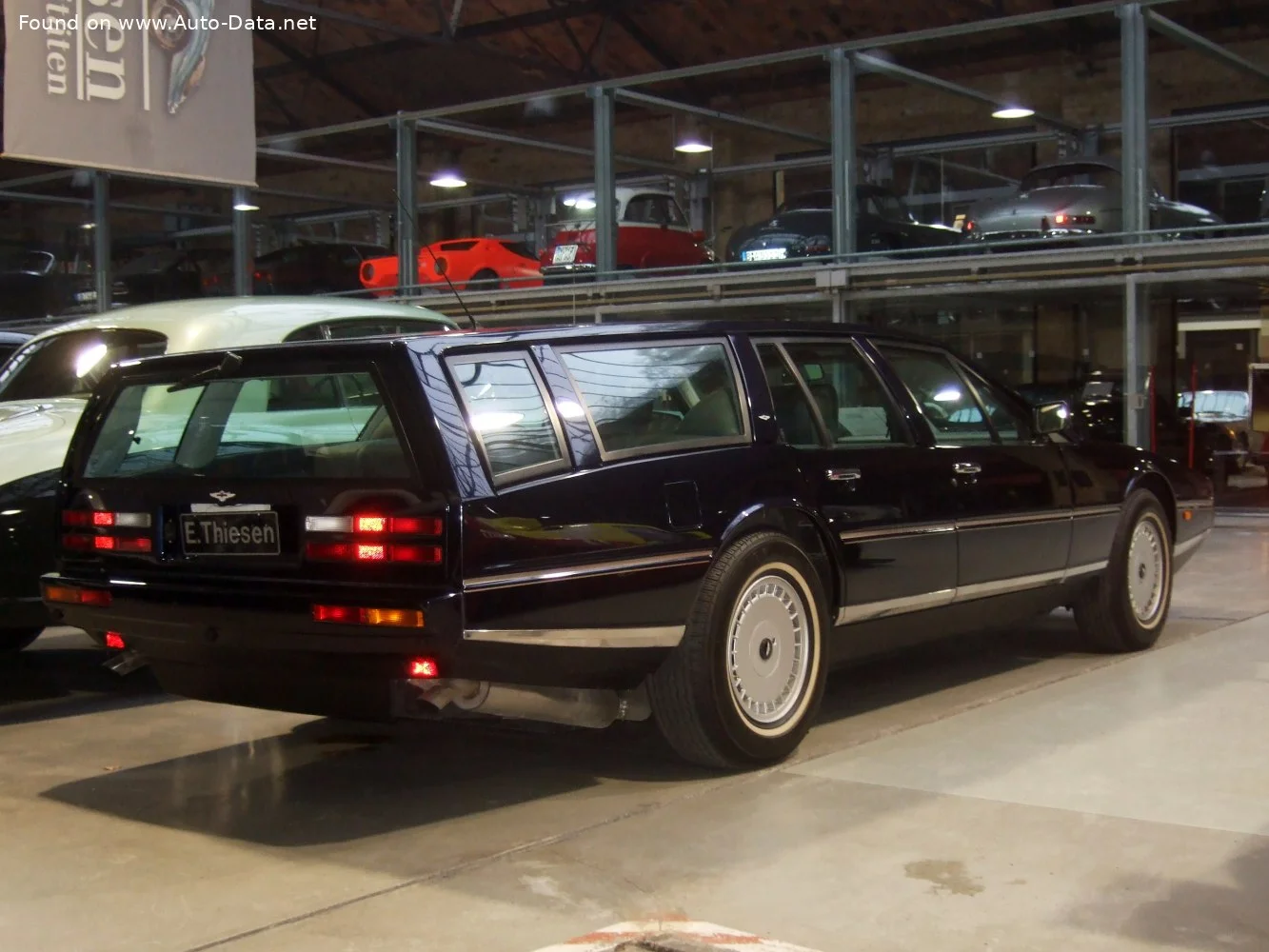 Aston Martin Lagonda 5.3 (310 Hp)1976 - 1997 thumbnail 2