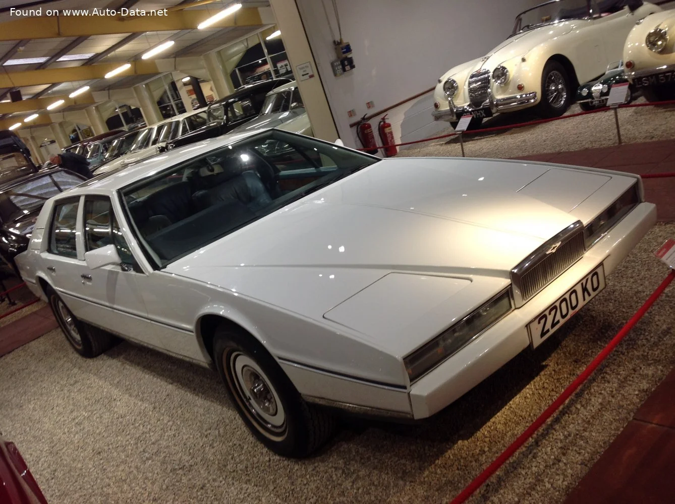 Aston Martin Lagonda 5.3 (310 Hp)1976 - 1989 thumbnail 13