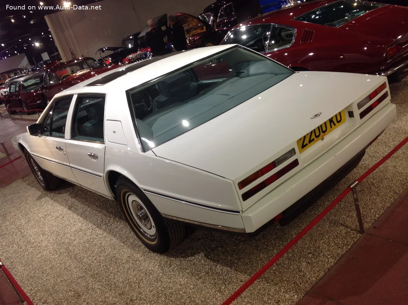 Aston Martin Lagonda 5.3 (310 Hp)1976 - 1989 thumbnail 14