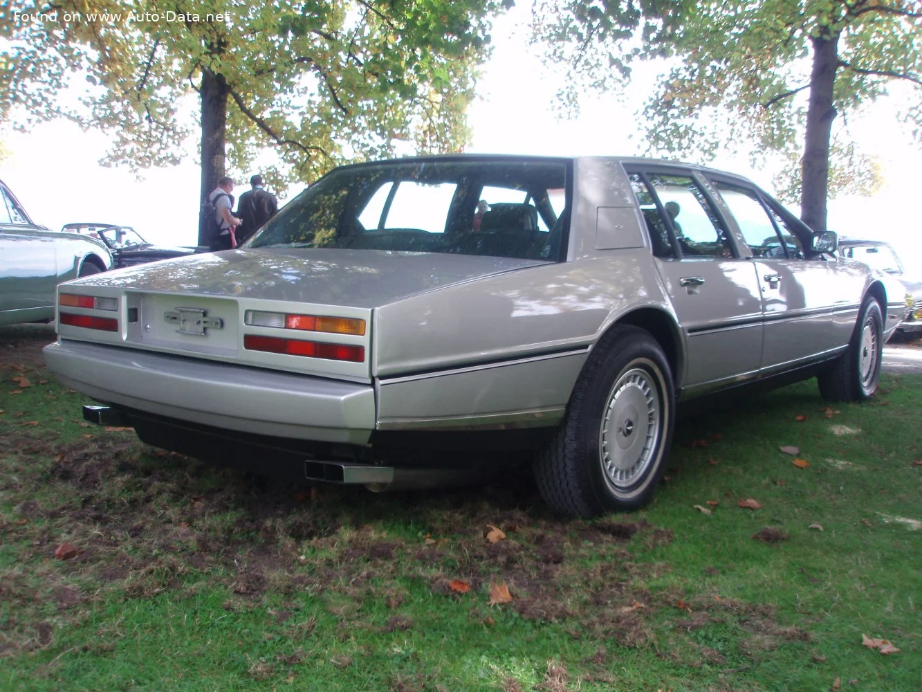Aston Martin Lagonda 5.3 (310 Hp)1976 - 1989 thumbnail 16