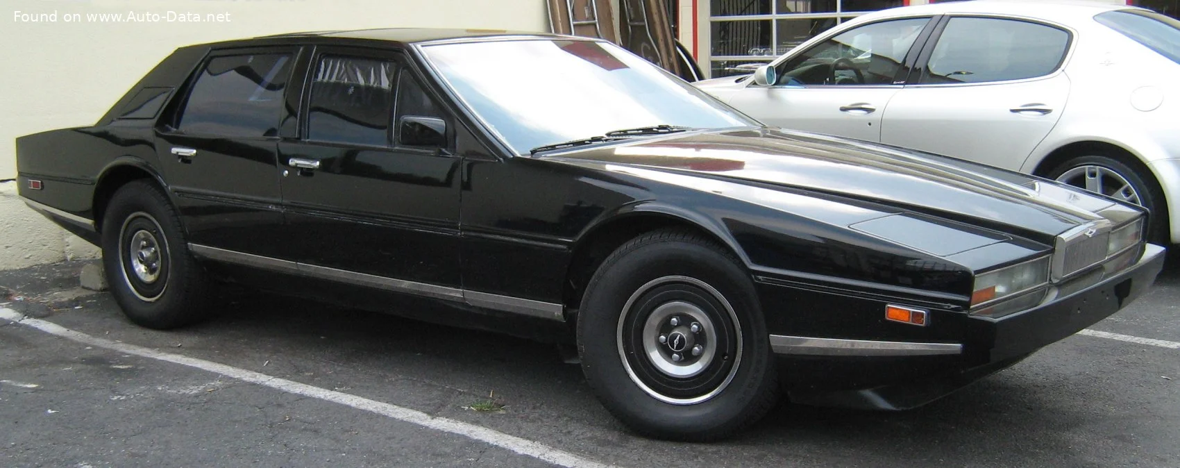 Aston Martin Lagonda 5.3 (310 Hp)1976 - 1989 thumbnail 10