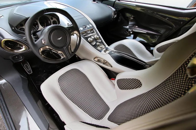 Aston Martin One-77 7.3 V12 (760 Hp) Automatic2009 - 2012 thumbnail 4