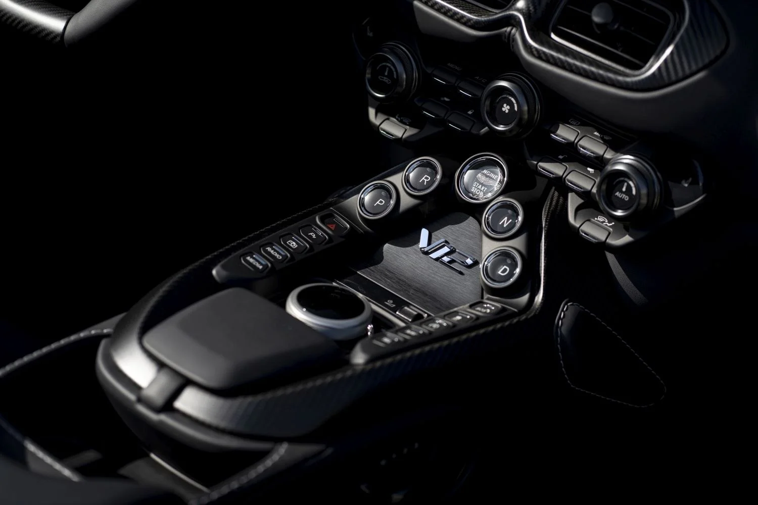Aston Martin V12 Vantage 5.2 V12 (700 Hp) Automatic2022 - thumbnail 17