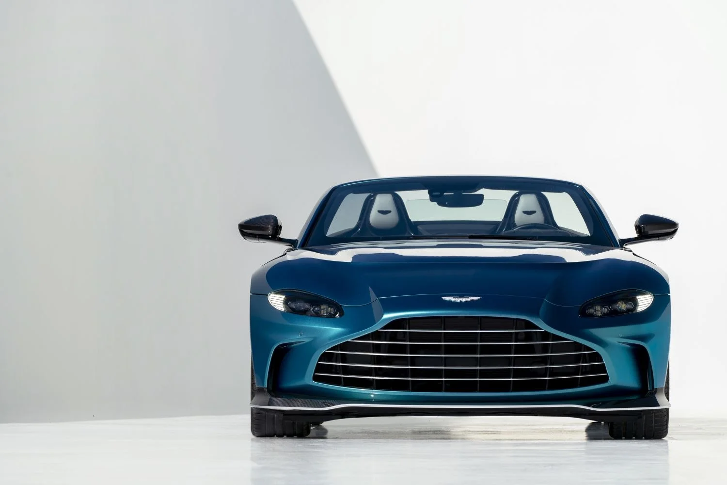 Aston Martin V12 Vantage 5.2 V12 (700 Hp) Automatic2022 - thumbnail 9