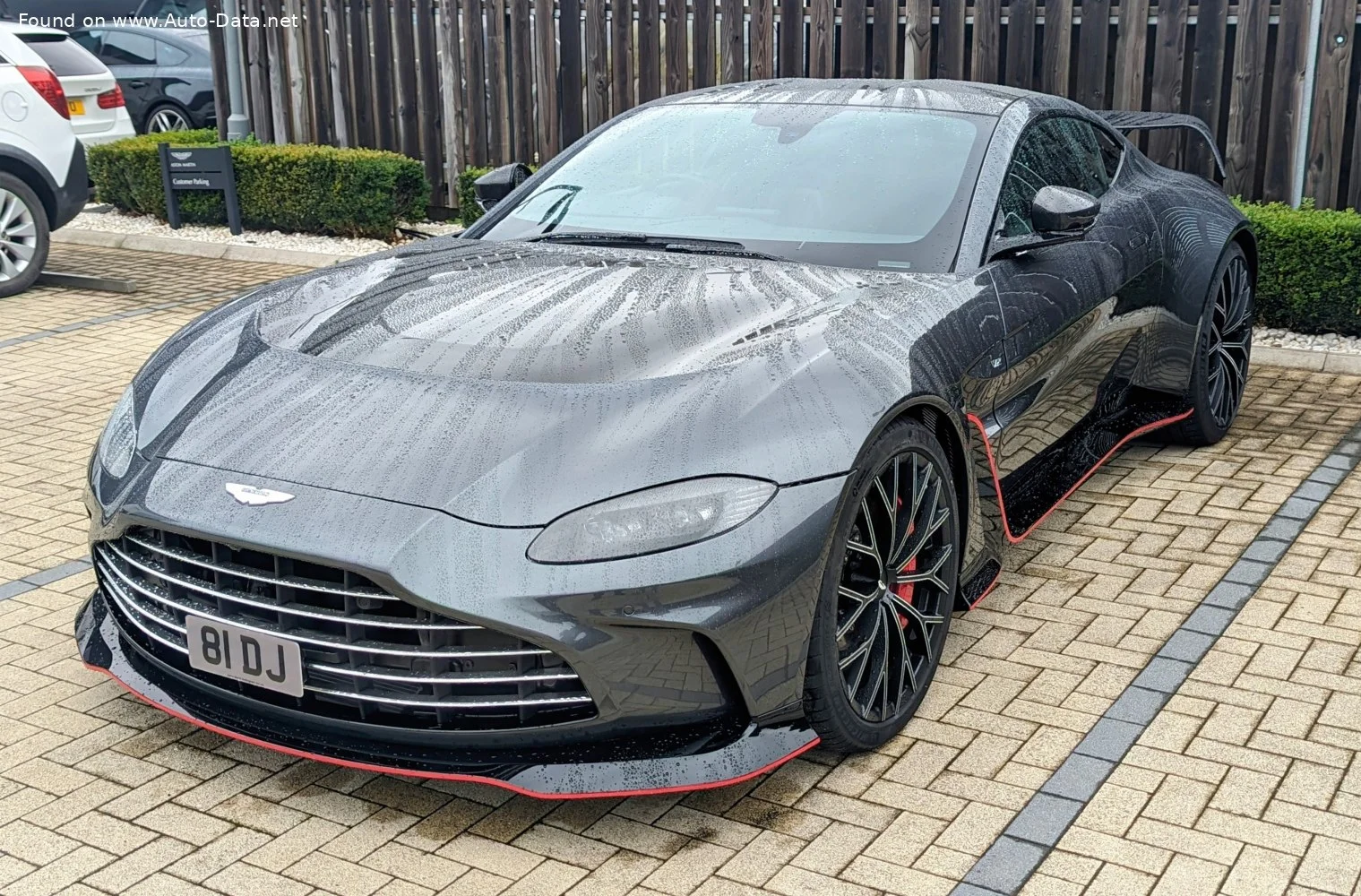 Aston Martin V12 Vantage 5.2 V12 (700 Hp) Automatic2022 - thumbnail 16