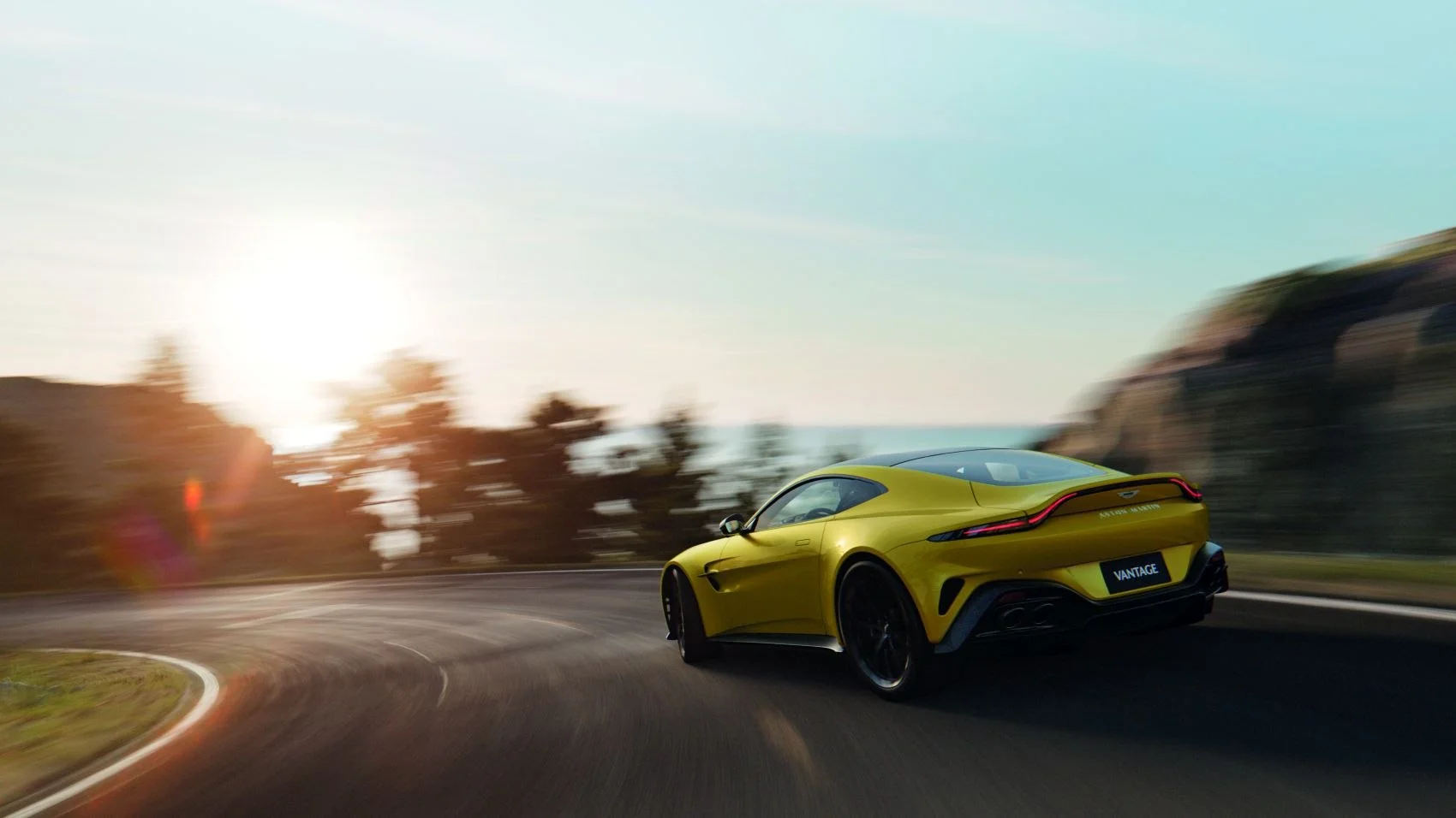 Aston Martin V8 Vantage 4.0 V8 (665 Hp) Automatic2024 - thumbnail 4