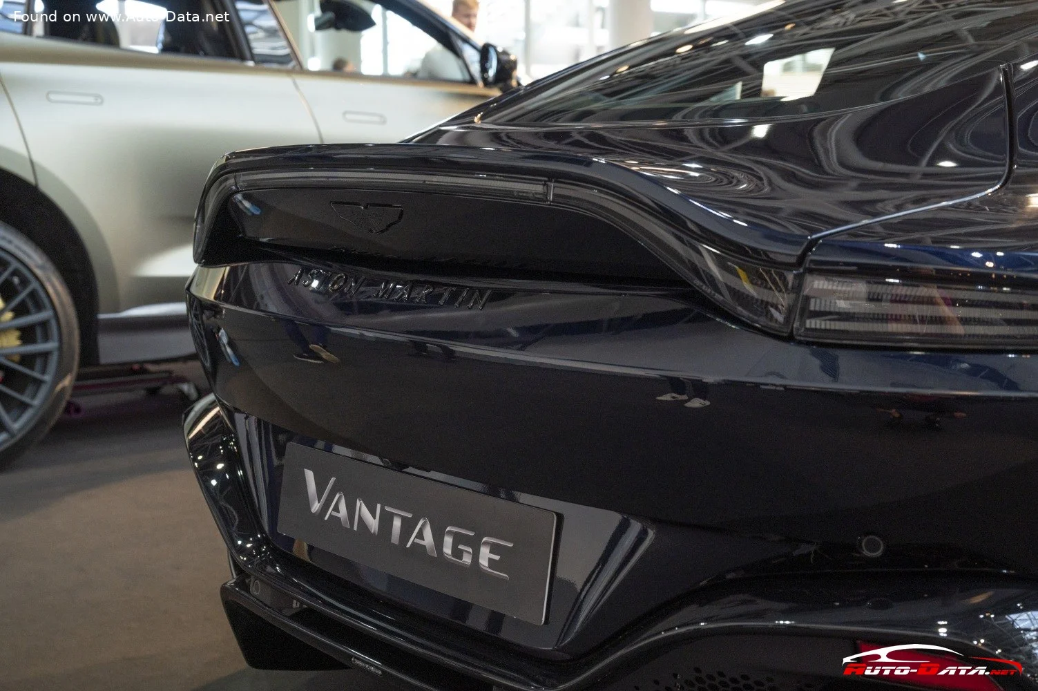 Aston Martin V8 Vantage 4.0 V8 (510 Hp) Automatic2017 - 2024 thumbnail 5
