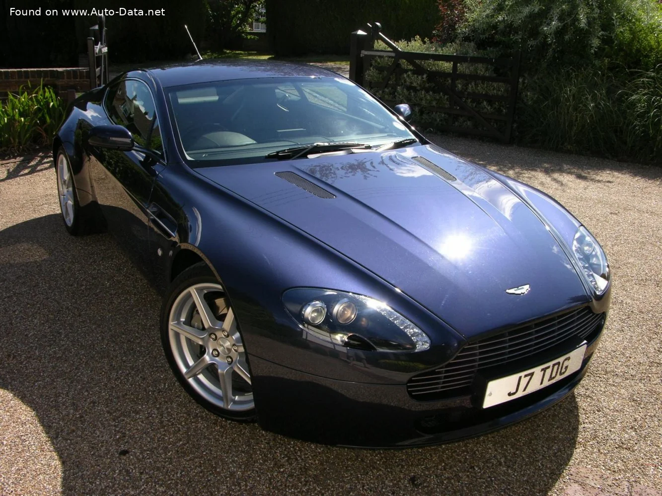 Aston Martin V8 Vantage 4.3 i V8 32V (385 Hp)2005 - 2008 thumbnail 6