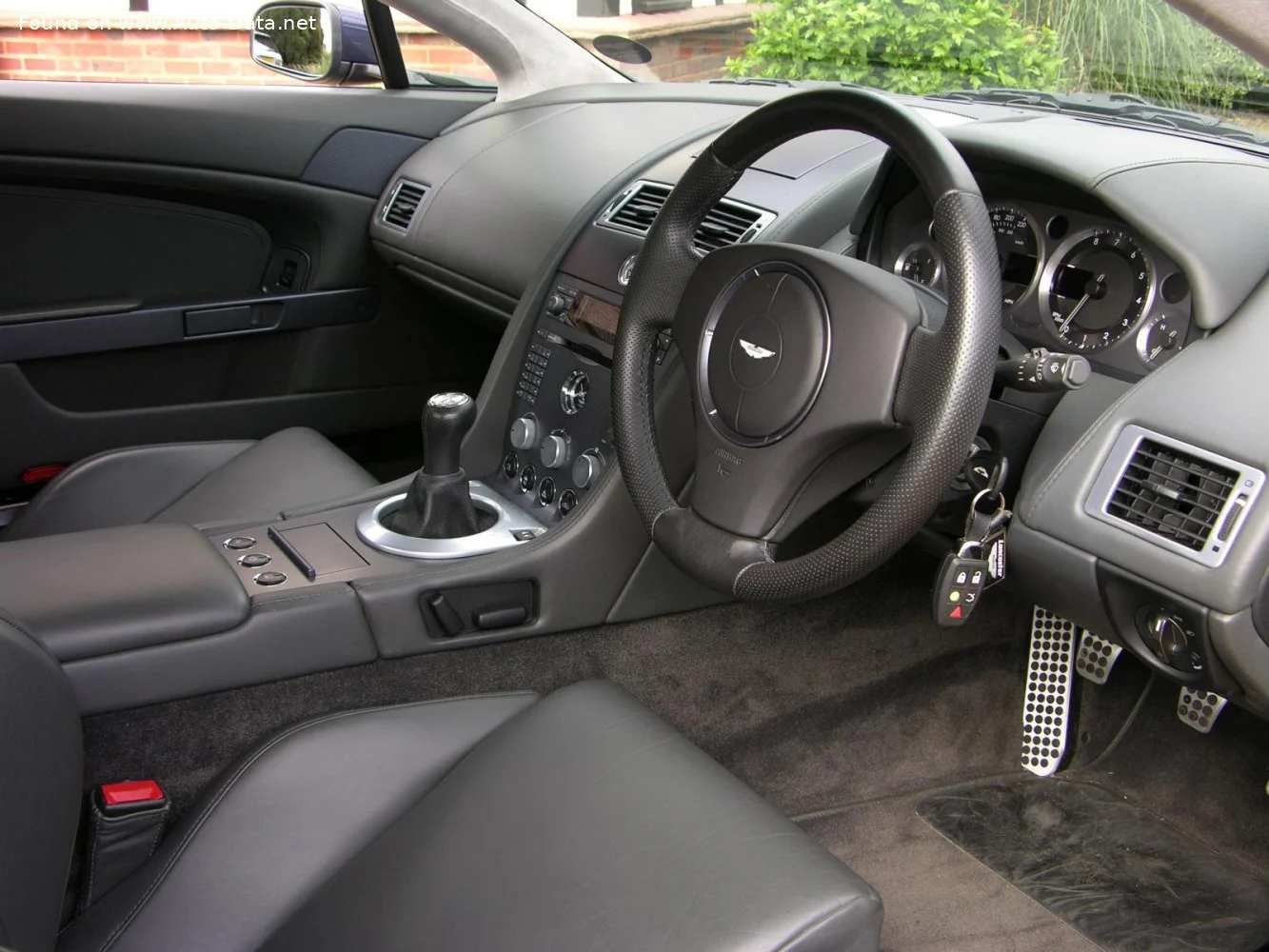 Aston Martin V8 Vantage 4.3 i V8 32V (385 Hp)2005 - 2008 thumbnail 8