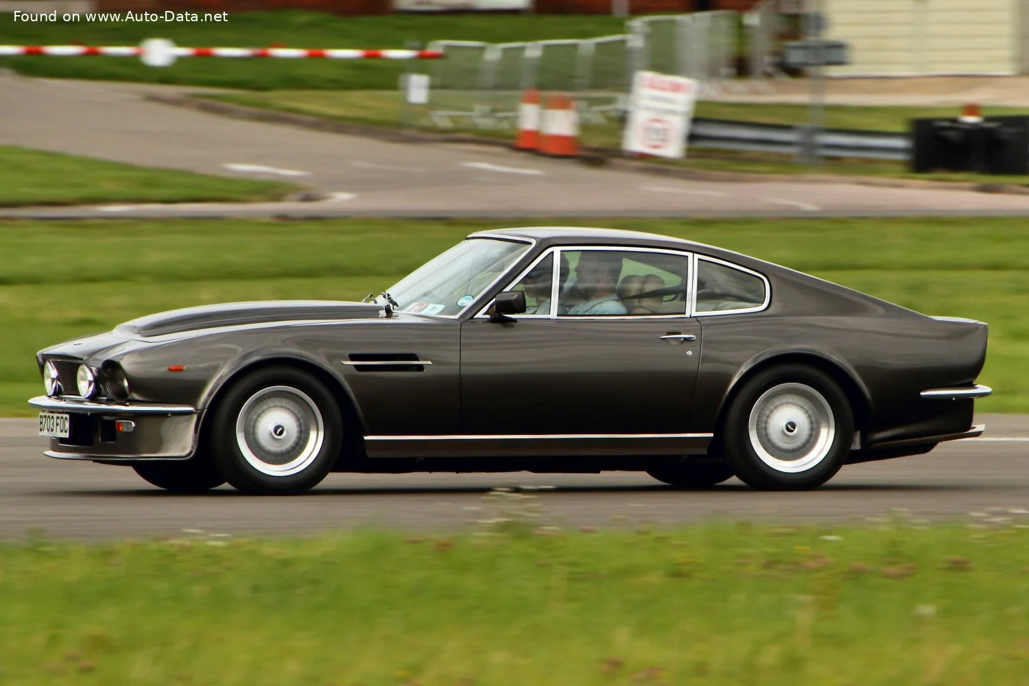 Aston Martin V8 Vantage 5.3 (385 Hp)1977 - 1990 thumbnail 9