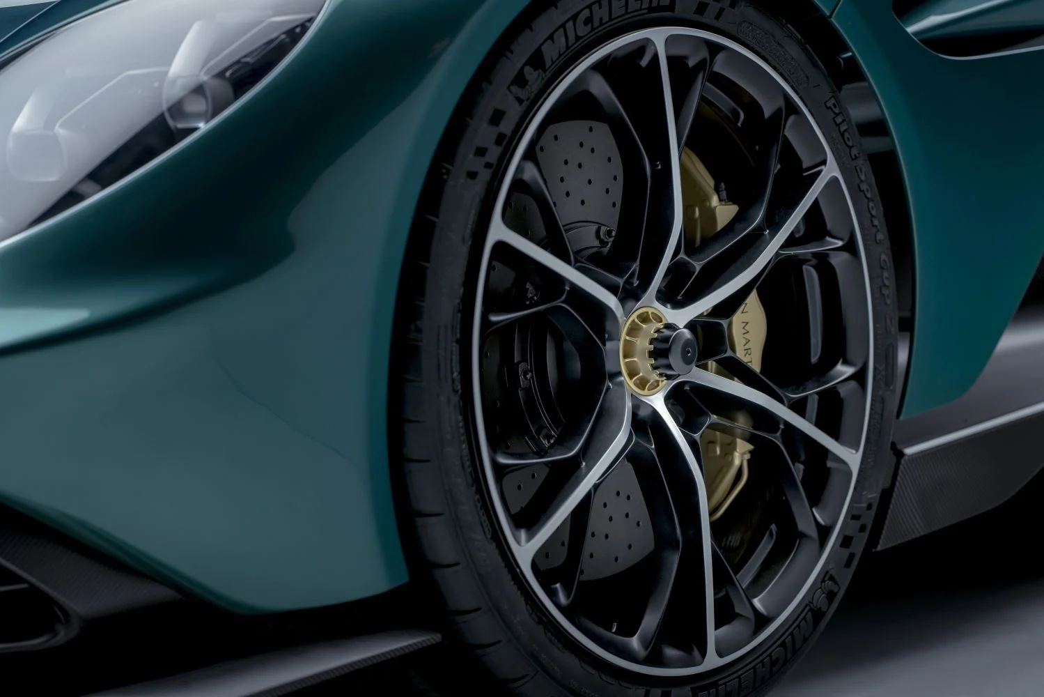 Aston Martin Valhalla Aston Martin Valhalla concept thumbnail 14