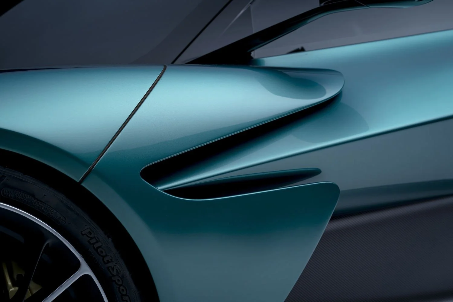 Aston Martin Valhalla Aston Martin Valhalla concept thumbnail 7