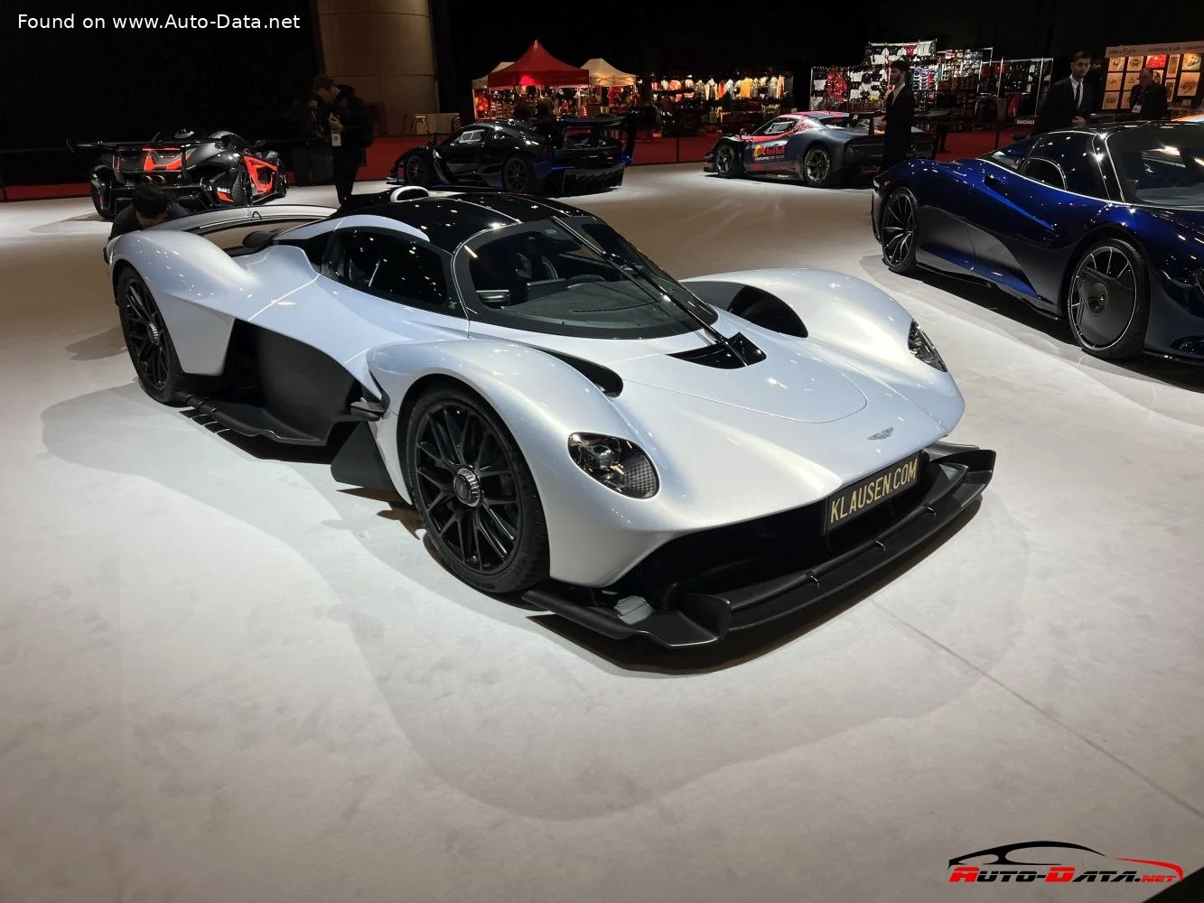 Aston Martin Valkyrie Aston Martin Valkyrie thumbnail 2