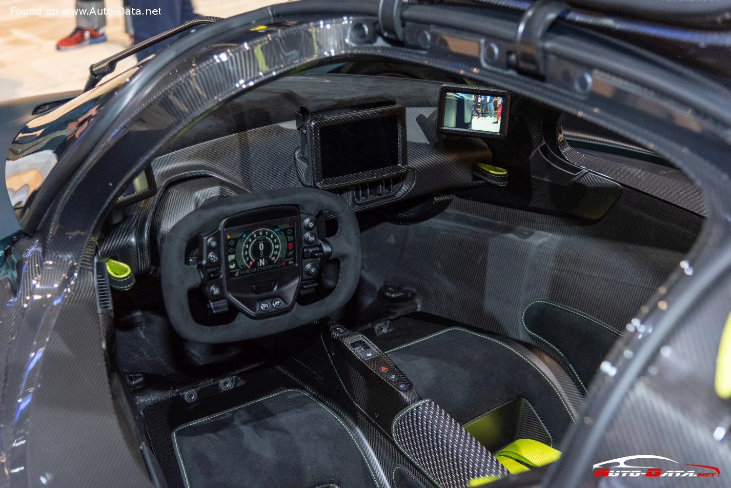 Aston Martin Valkyrie Aston Martin Valkyrie thumbnail 18