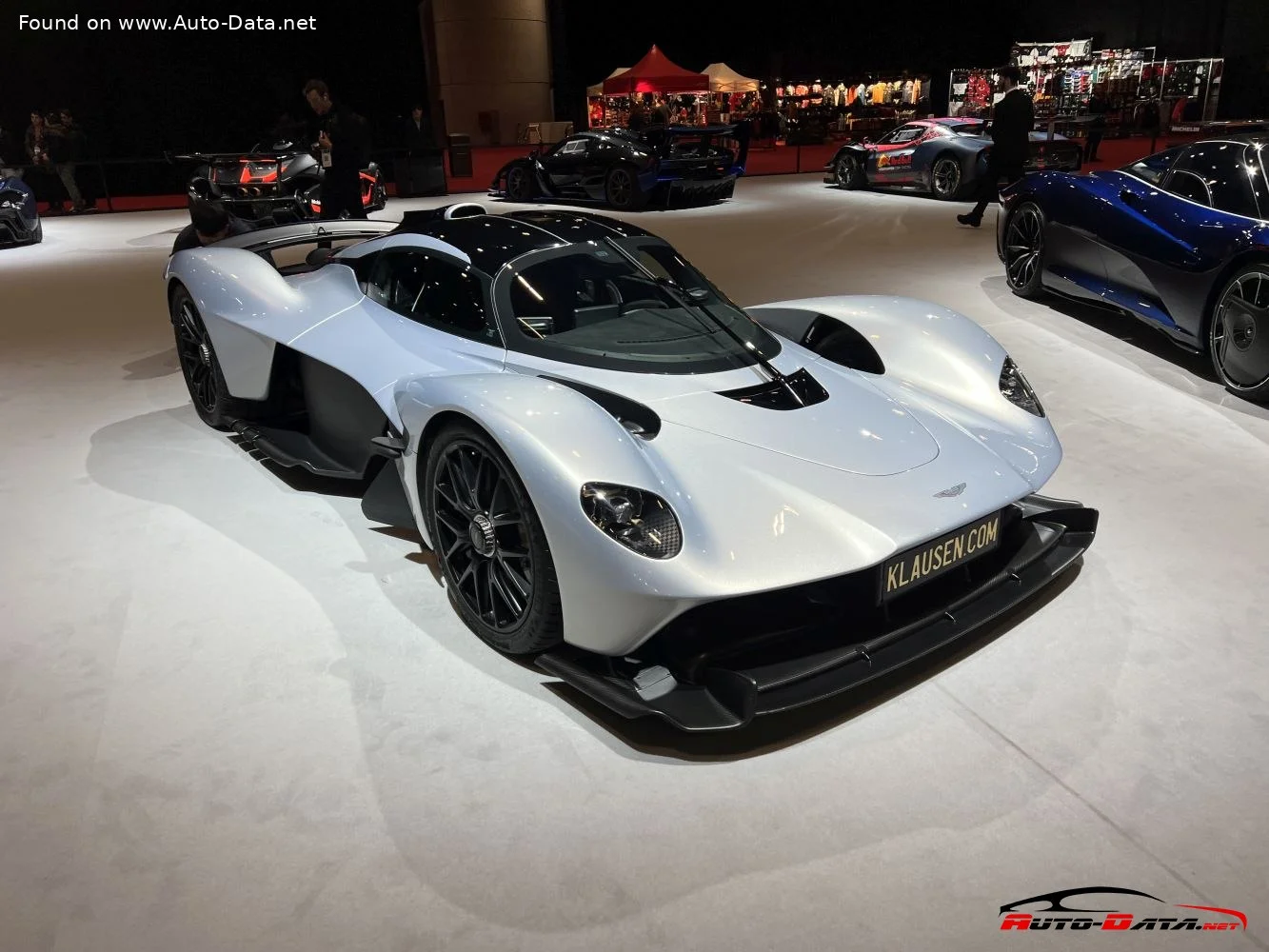 Aston Martin Valkyrie Aston Martin Valkyrie thumbnail 3