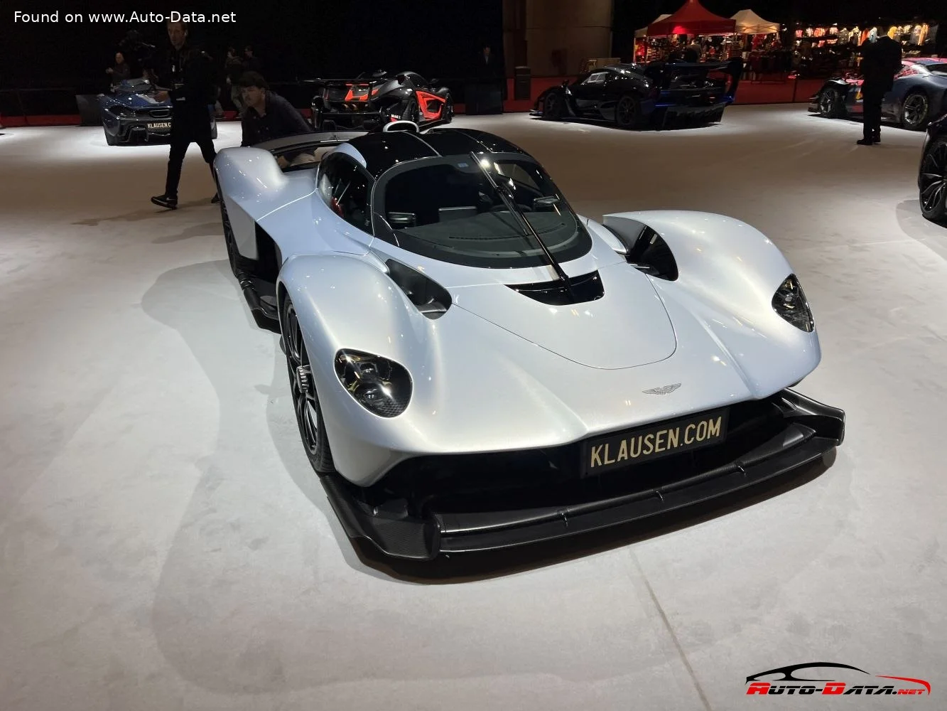 Aston Martin Valkyrie Aston Martin Valkyrie thumbnail 5