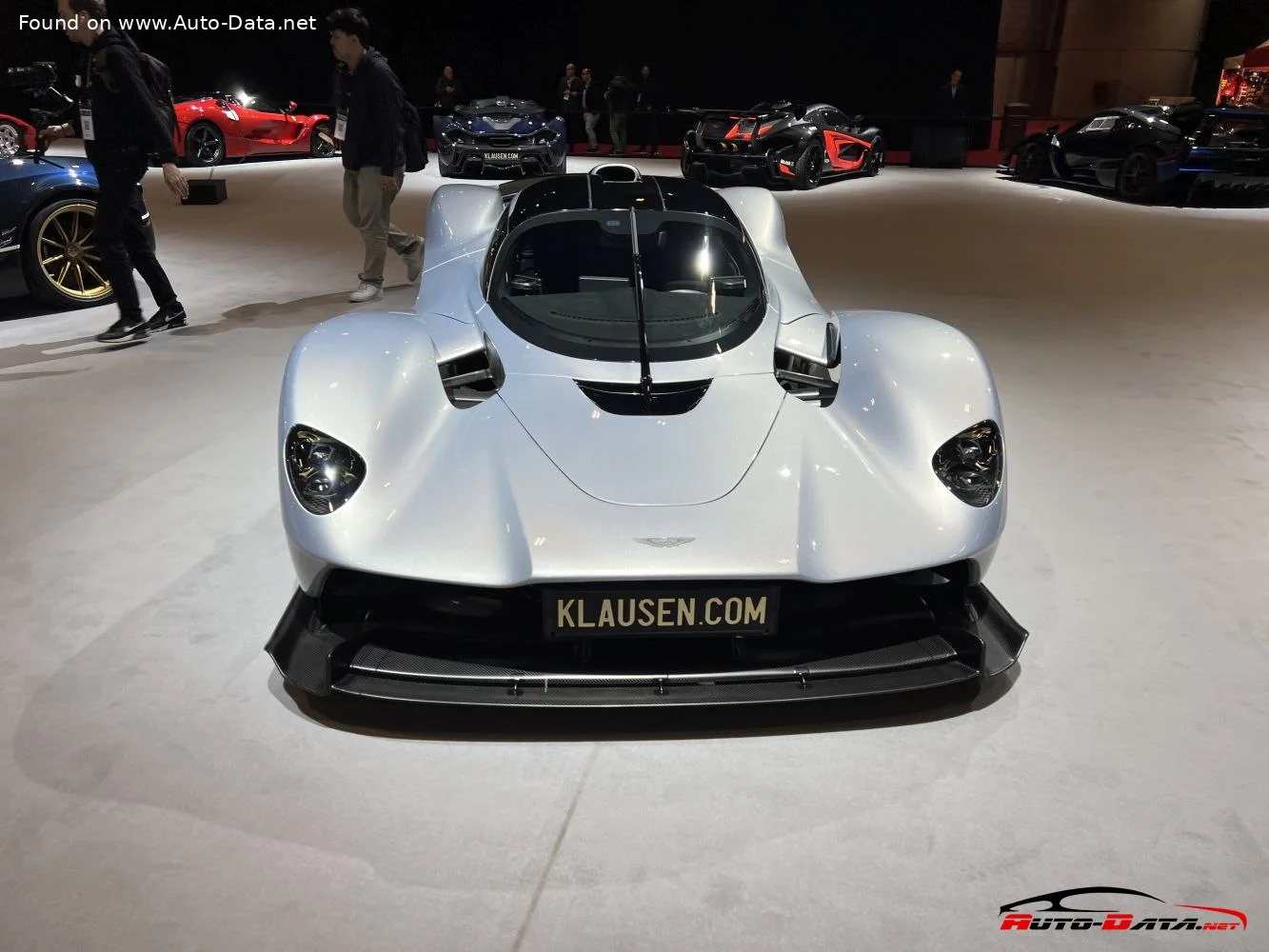 Aston Martin Valkyrie Aston Martin Valkyrie thumbnail 6