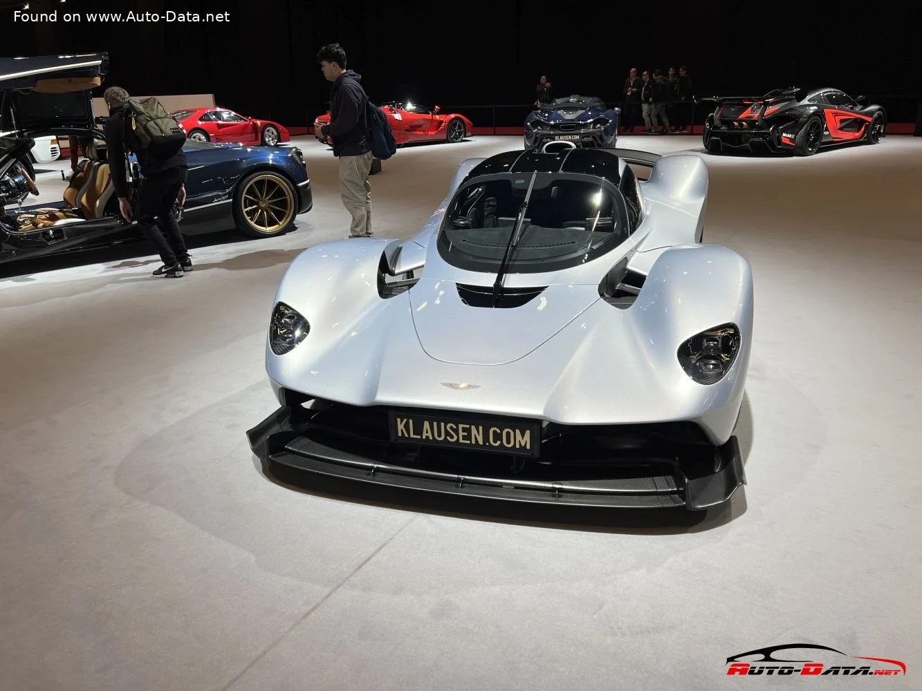 Aston Martin Valkyrie Aston Martin Valkyrie thumbnail 7