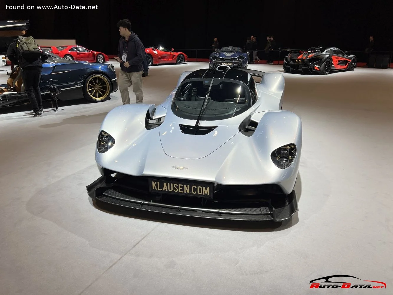 Aston Martin Valkyrie Aston Martin Valkyrie thumbnail 8