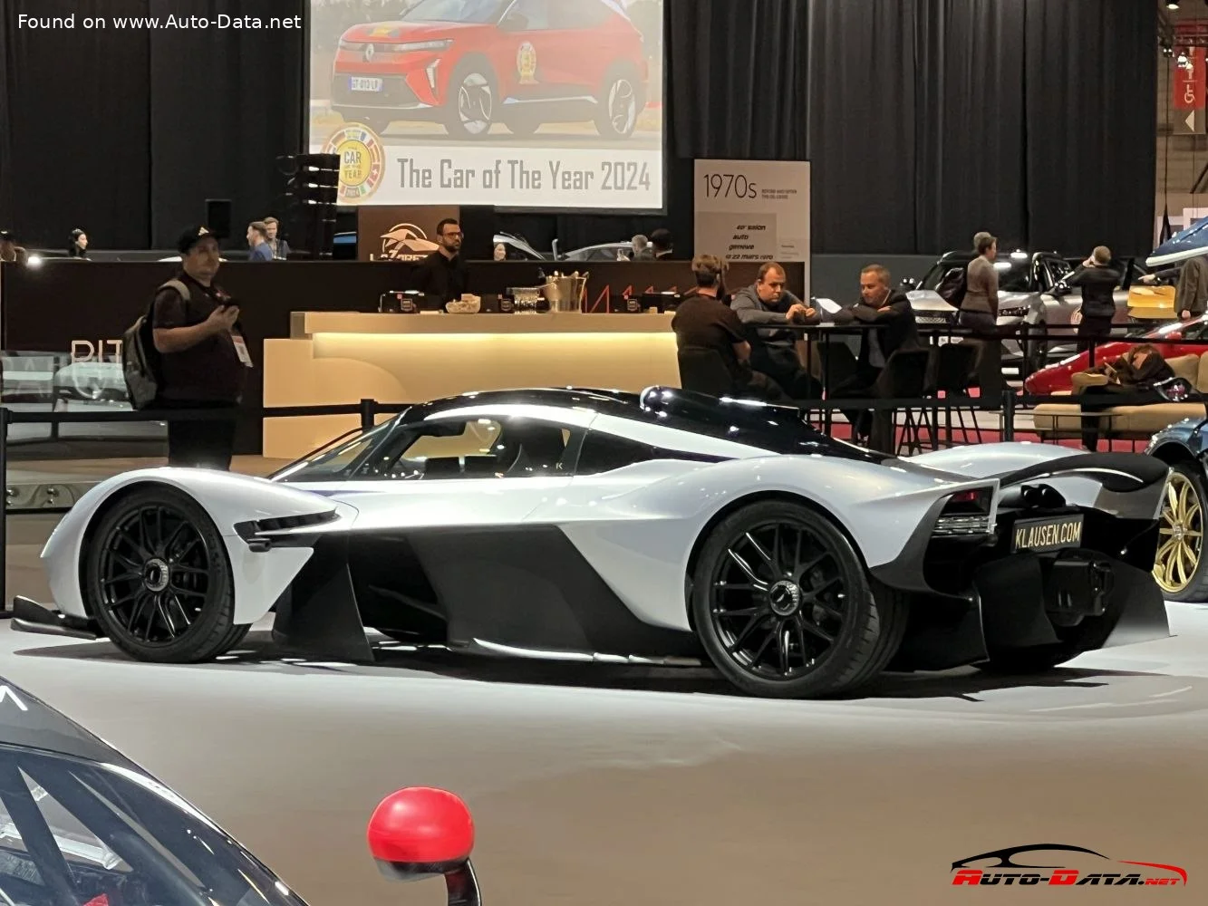 Aston Martin Valkyrie Aston Martin Valkyrie thumbnail 10