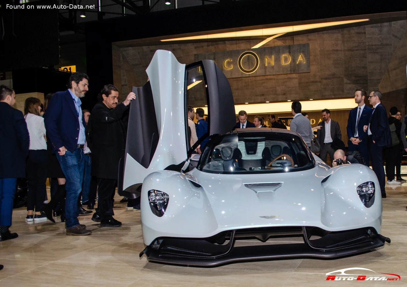 Aston Martin Valkyrie Aston Martin Valkyrie AM-RB 003 - 1