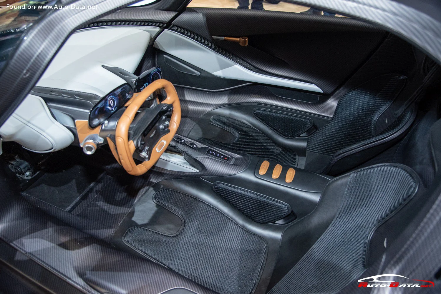 Aston Martin Valkyrie Aston Martin Valkyrie AM-RB 003 thumbnail 11
