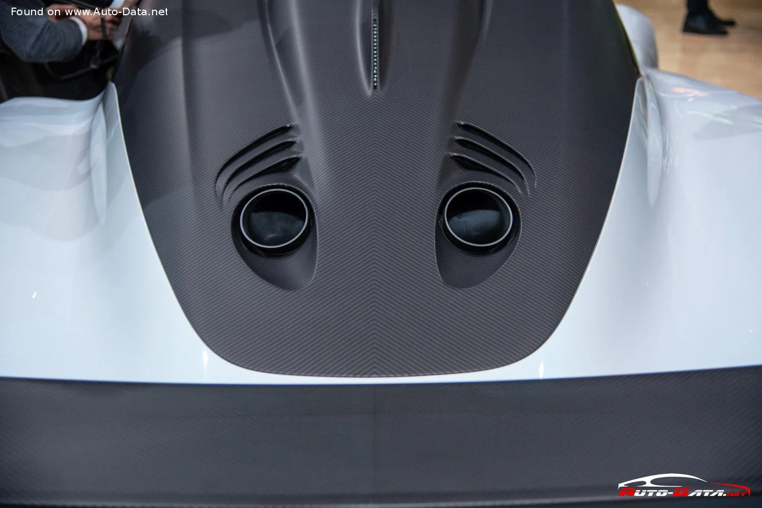 Aston Martin Valkyrie Aston Martin Valkyrie AM-RB 003 thumbnail 3