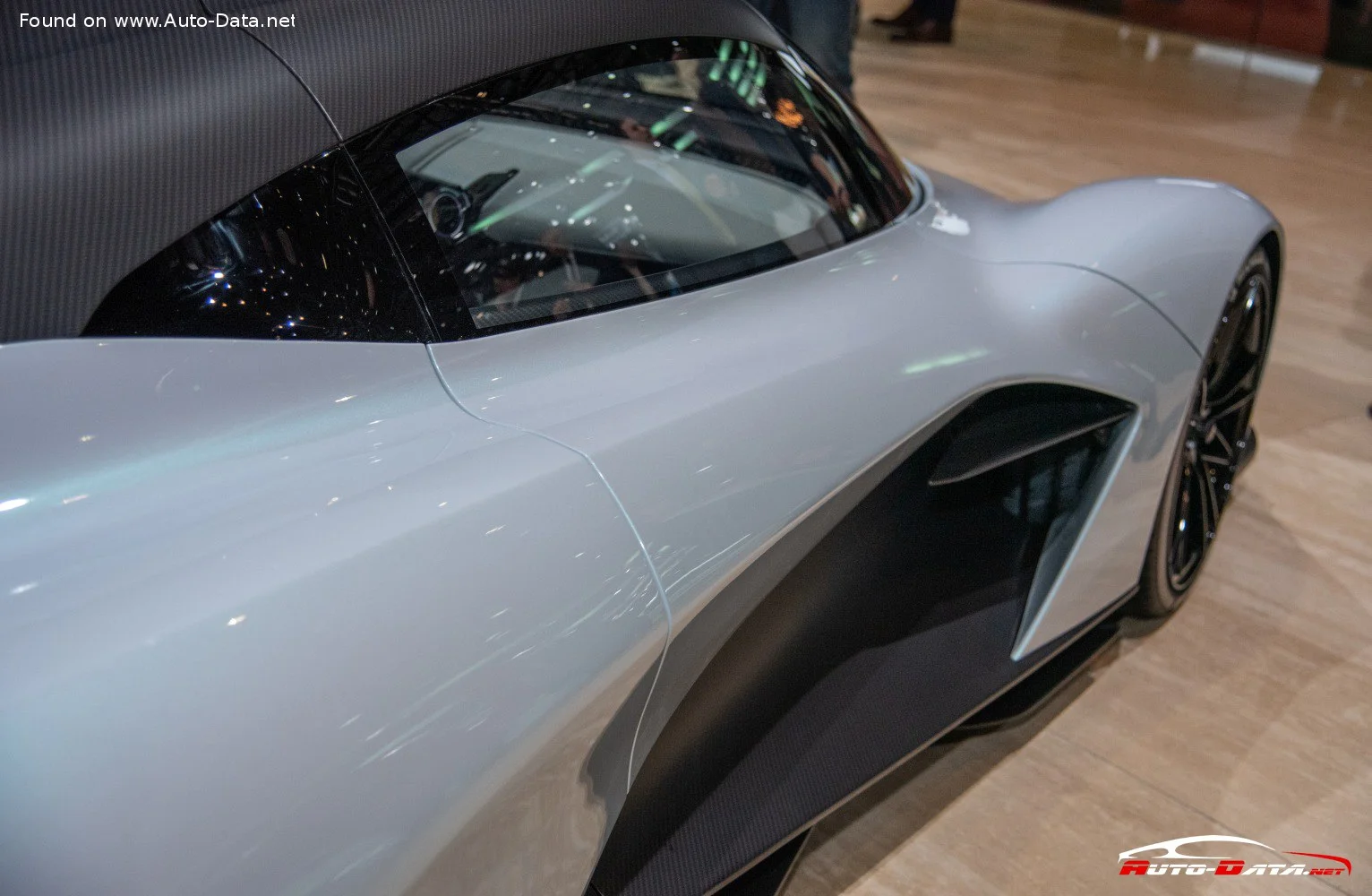 Aston Martin Valkyrie Aston Martin Valkyrie AM-RB 003 thumbnail 5