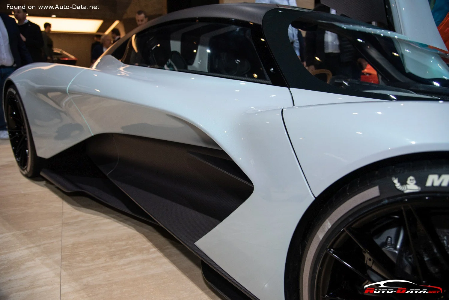 Aston Martin Valkyrie Aston Martin Valkyrie AM-RB 003 thumbnail 6