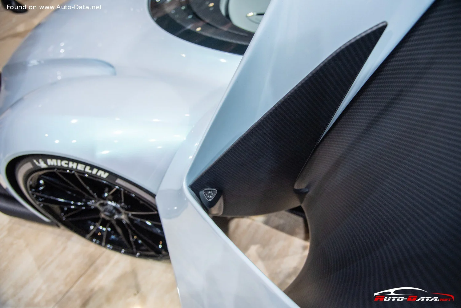 Aston Martin Valkyrie Aston Martin Valkyrie AM-RB 003 thumbnail 10