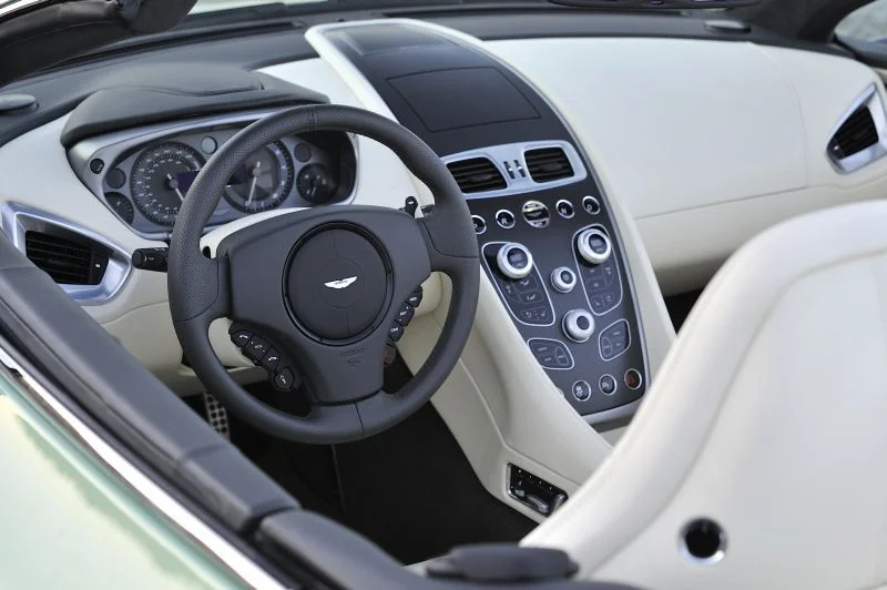 Aston Martin Vanquish 6.0 V12 (573 Hp) Automatic2013 - 2014 thumbnail 11