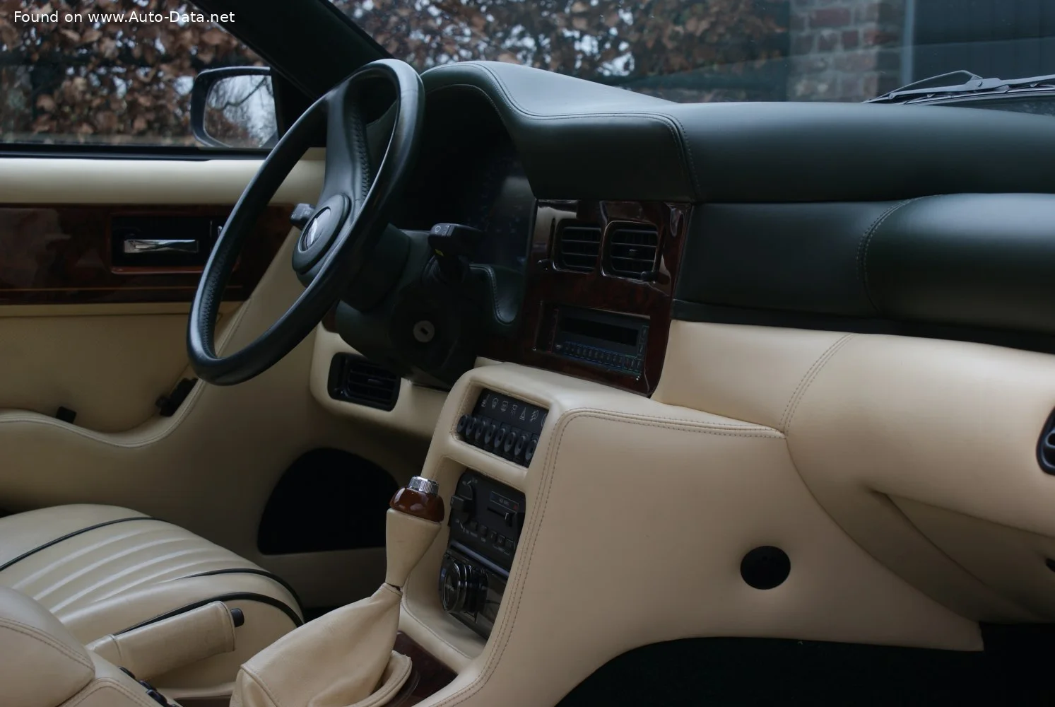 Aston Martin Virage 5.3 (336 Hp) Automatic1990 - 1995 thumbnail 15