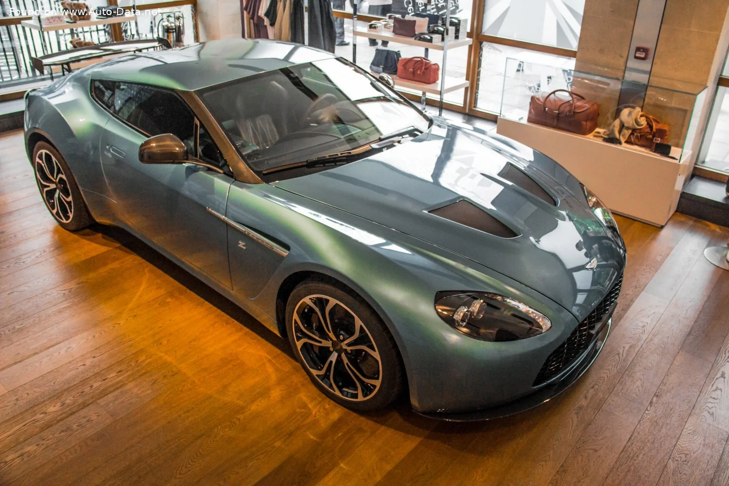 Aston Martin Zagato 6.0 V12 (517 Hp)2011 - 2012 thumbnail 9