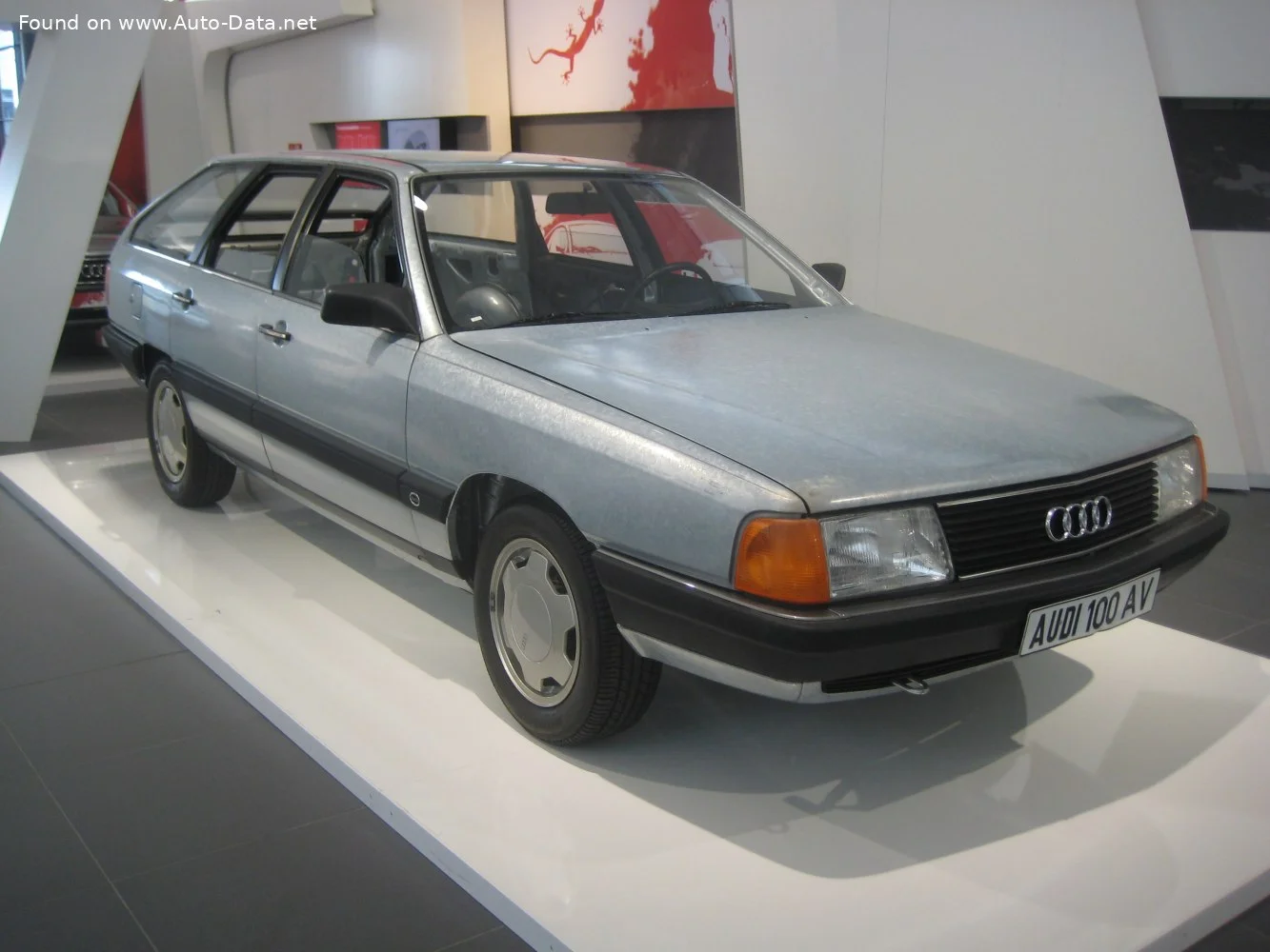 Audi 100 1.8 (75 Hp)1982 - 1987 - 1