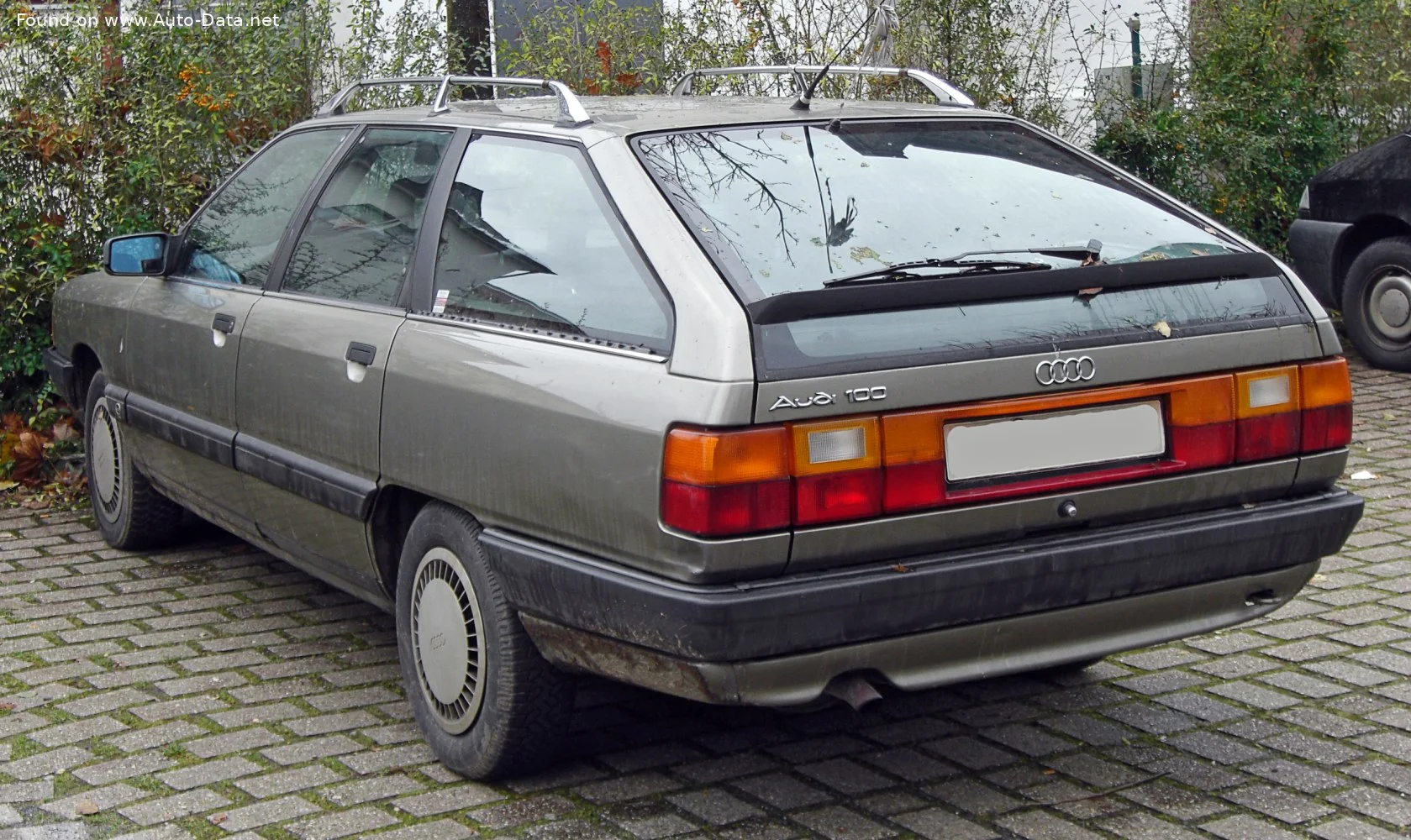 Audi 100 1.8 (75 Hp)1982 - 1987 thumbnail 2