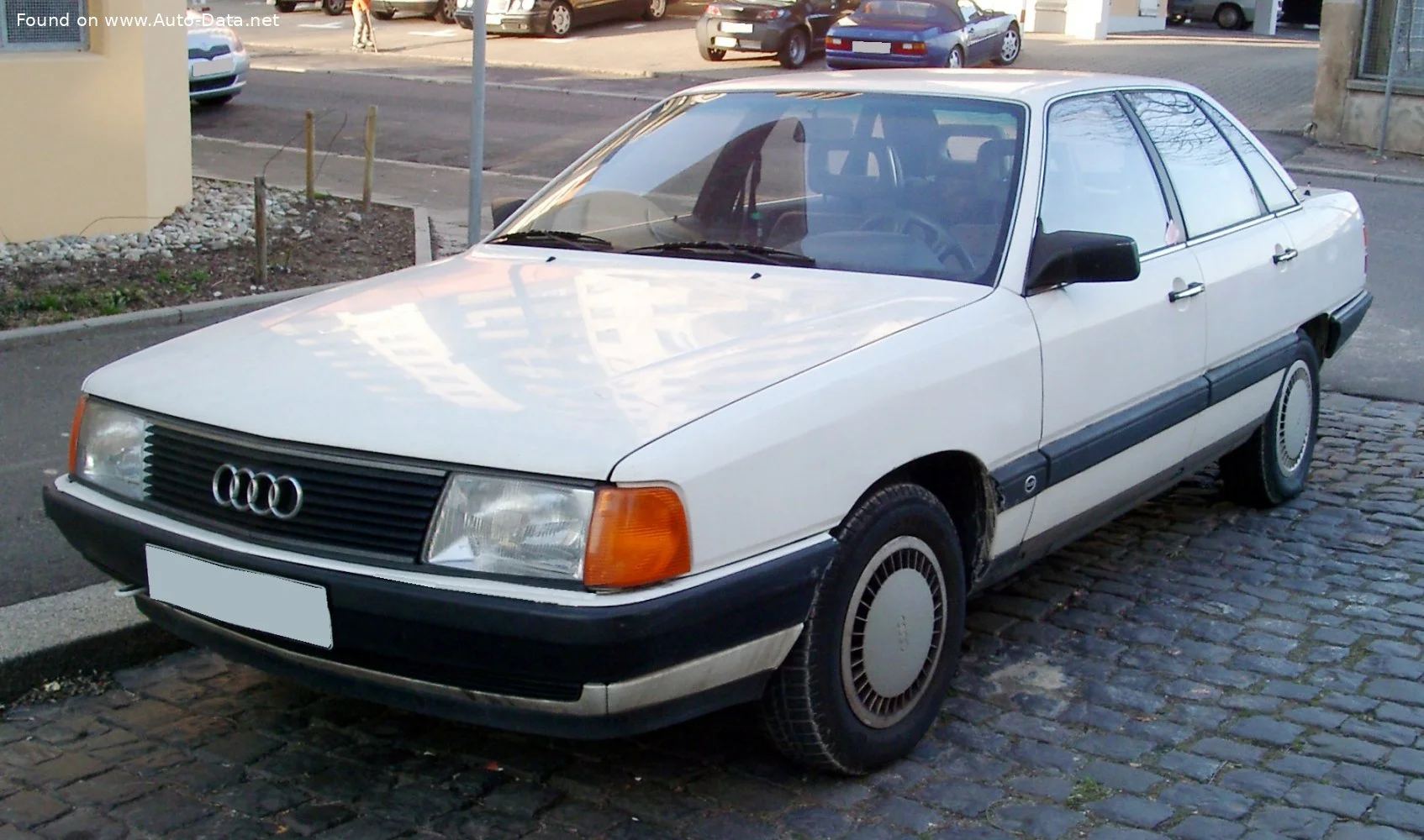 Audi 100 1.8 (75 Hp)1982 - 1987 thumbnail 2